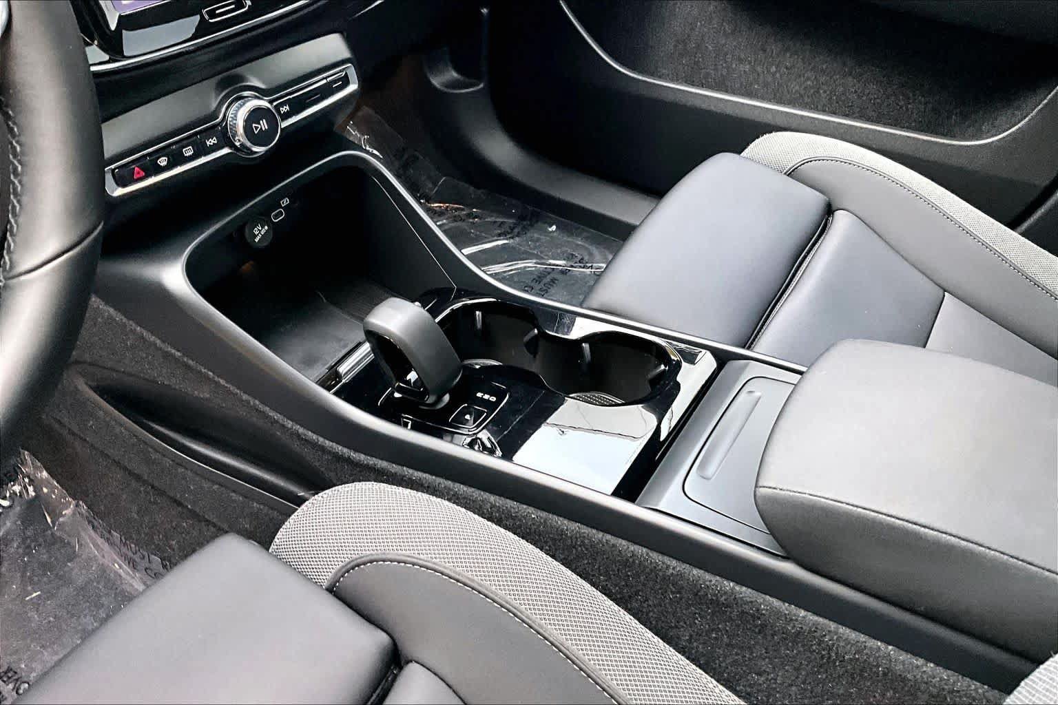 Certified 2023 Volvo XC40 Recharge Ultimate w/ Protection Package Premier AWD/4WD image 15