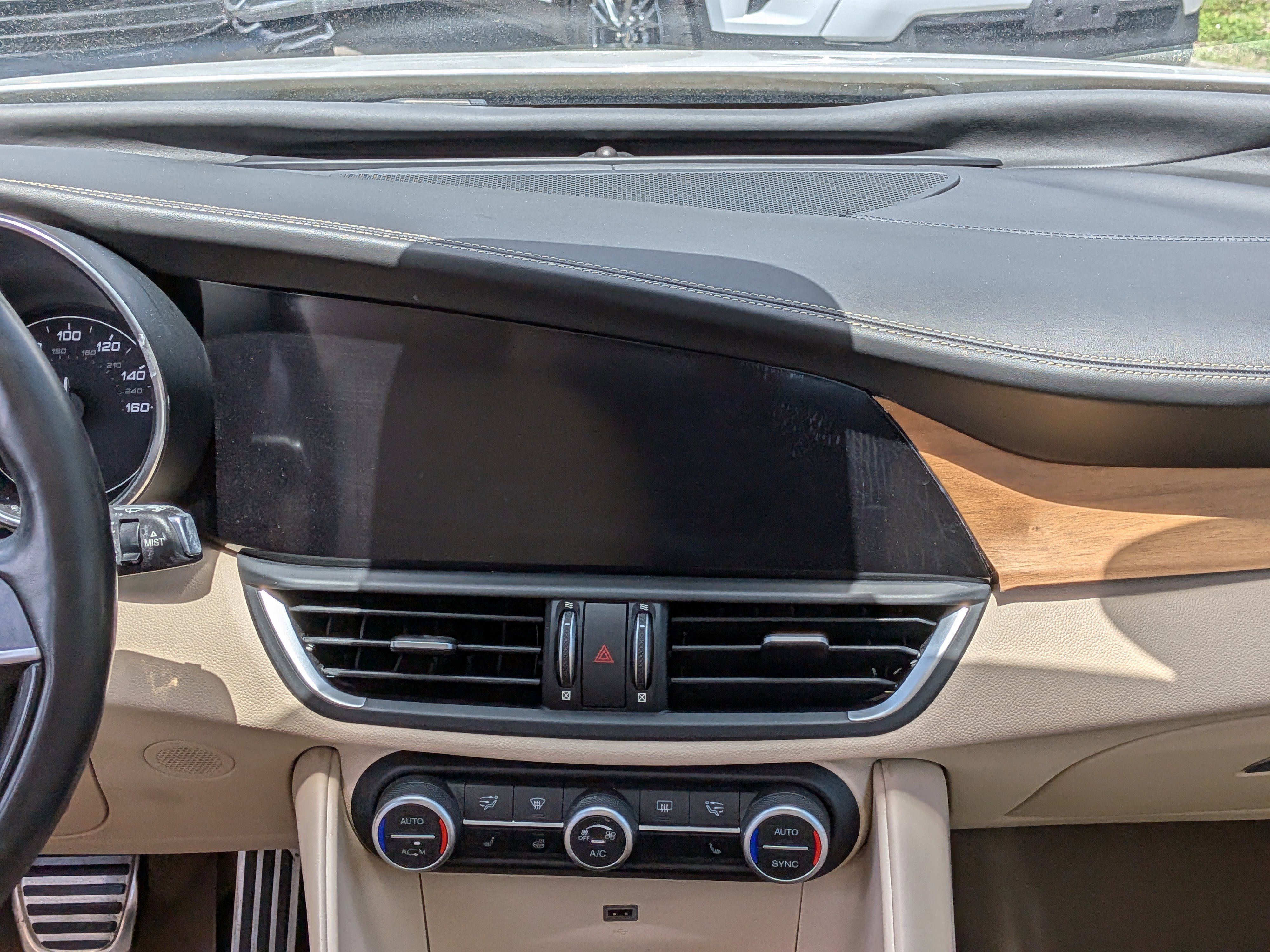 Used 2018 Alfa Romeo Giulia Ti w/ Quick Order Package 22X Lusso image 19