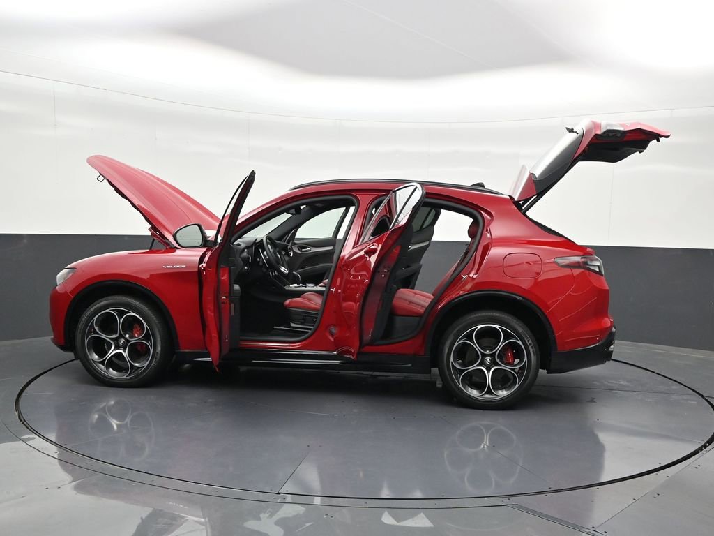 Used 2024 Alfa Romeo Stelvio Veloce AWD/4WD image 36