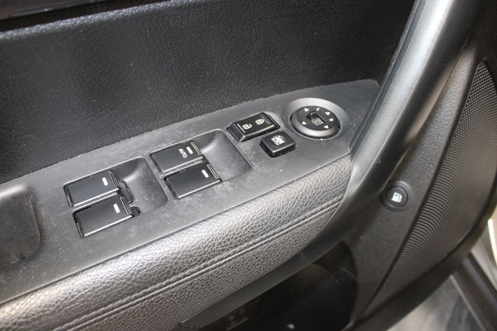 Used 2012 Kia Sorento FWD w/ Third Row Pkg image 23