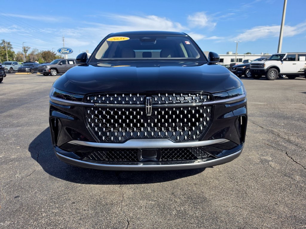 Used 2025 Lincoln Nautilus Premier AWD/4WD image 6