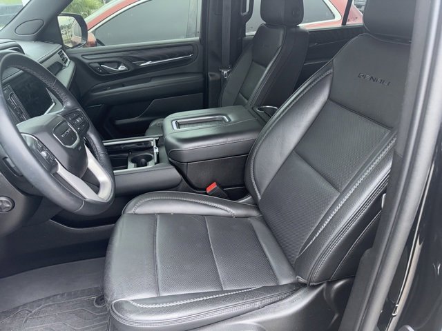 Used 2023 GMC Yukon XL Denali image 9