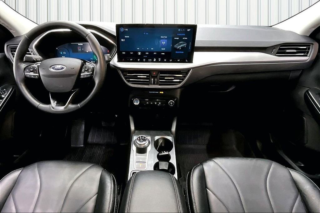 Used 2025 Ford Escape SE w/ PHEV Premium Package image 7