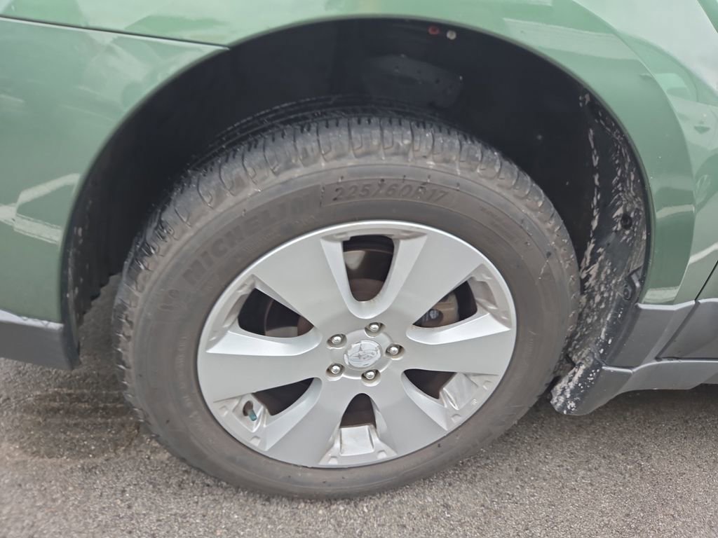 Used 2011 Subaru Outback 2.5i Premium AWD/4WD image 9