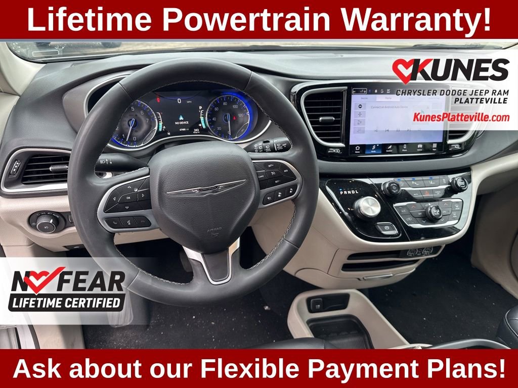 Used 2023 Chrysler Pacifica Touring-L FWD image 15