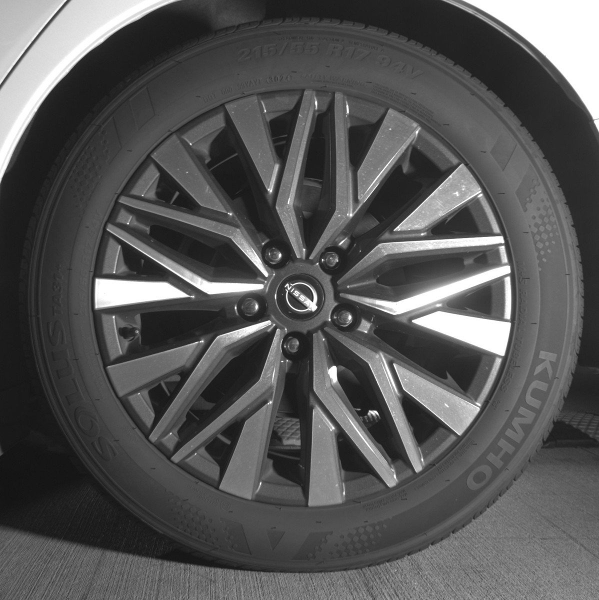 Used 2025 Nissan Altima 2.5 SV FWD image 14