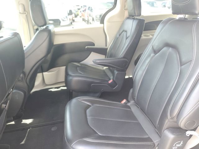 Used 2023 Chrysler Pacifica Touring-L FWD image 26