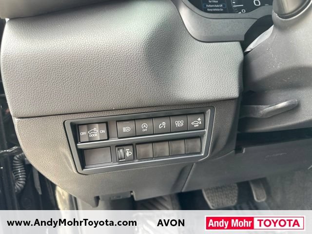 Used 2025 Toyota Tundra Limited AWD/4WD image 13