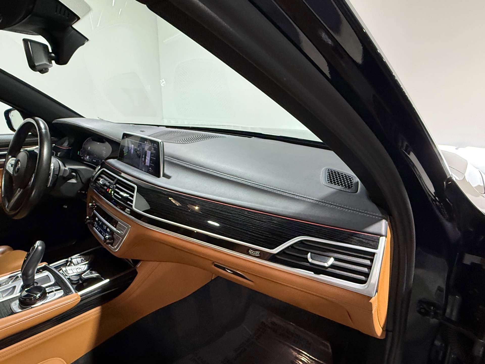 Used 2022 BMW 740i xDrive w/ M Sport Package image 61