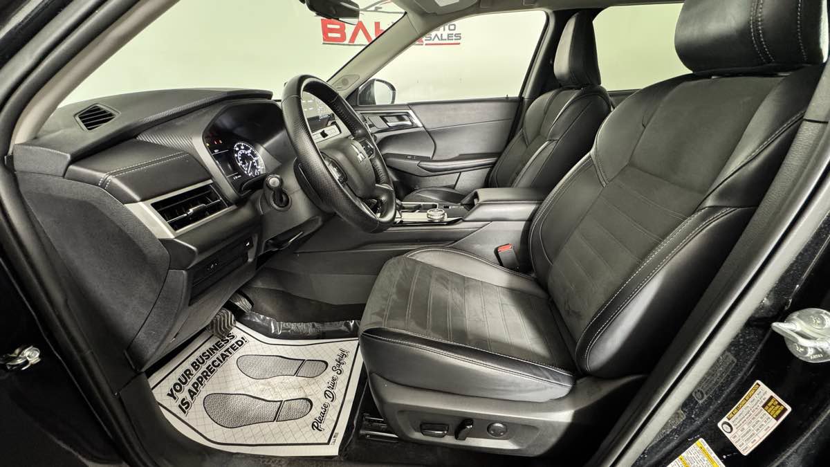Used 2025 Mitsubishi Outlander SE FWD image 15