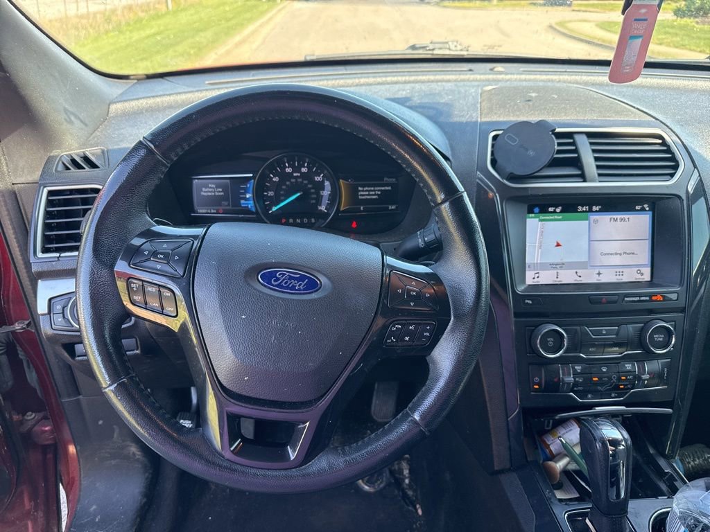 Used 2017 Ford Explorer XLT w/ Equipment Group 202A AWD/4WD image 7