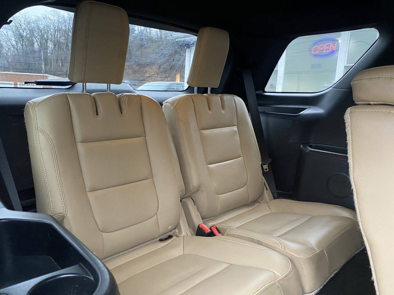 Used 2017 Ford Explorer XLT w/ Equipment Group 202A AWD/4WD image 28