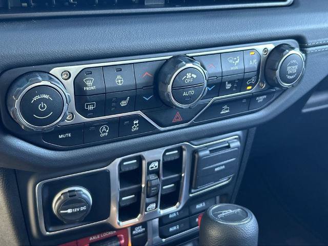 Used 2025 Jeep Gladiator Mojave w/ Convenience Group AWD/4WD image 13