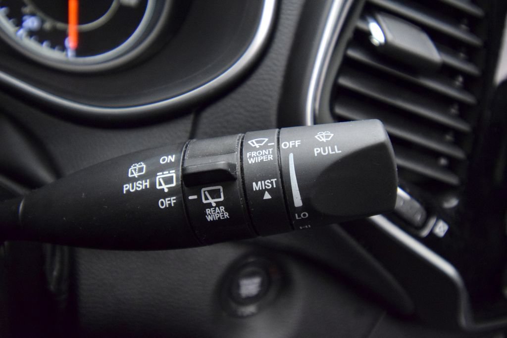 Used 2021 Jeep Cherokee Limited AWD/4WD image 38