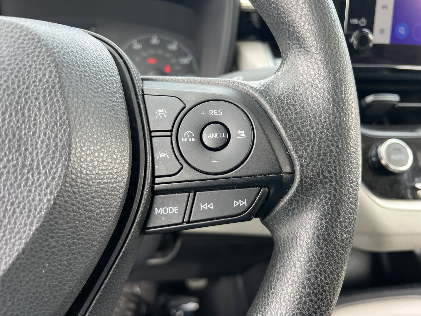 Used 2024 Toyota Corolla LE FWD image 30