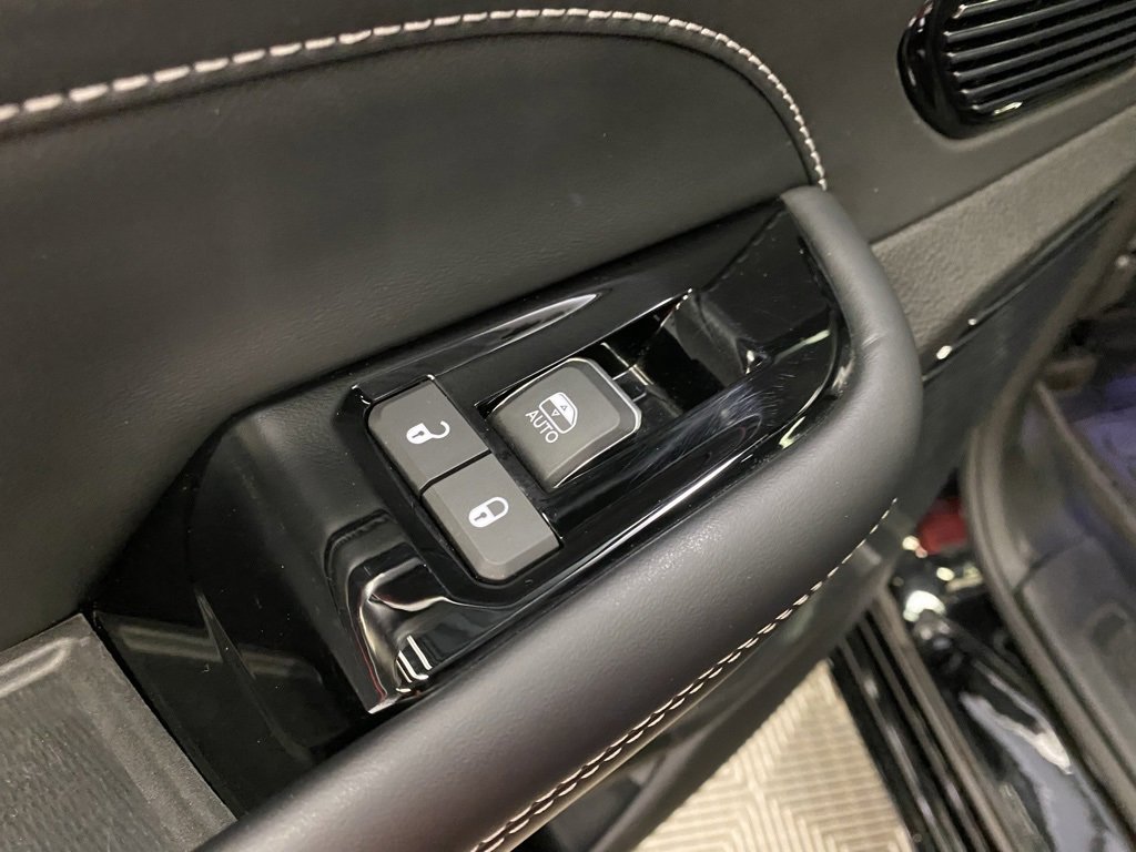 Used 2023 Jeep Grand Cherokee Overland w/ Luxury Tech Group IV image 20