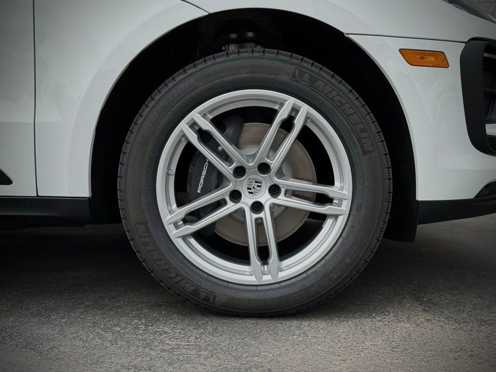 Certified 2025 Porsche Macan image 20