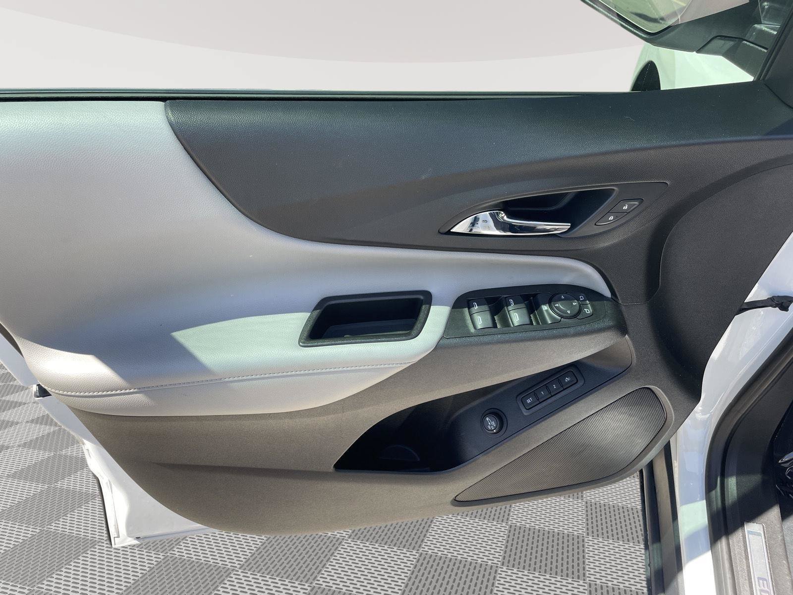 Used 2020 Chevrolet Equinox Premier FWD image 19