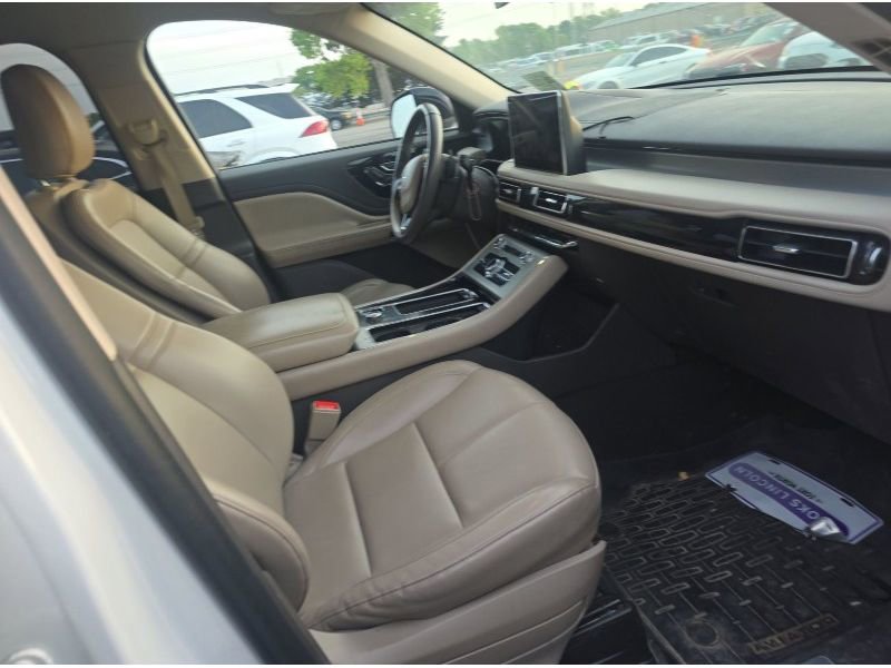 Used 2021 Lincoln Aviator 2WD w/ Class IV Trailer Tow Package image 17