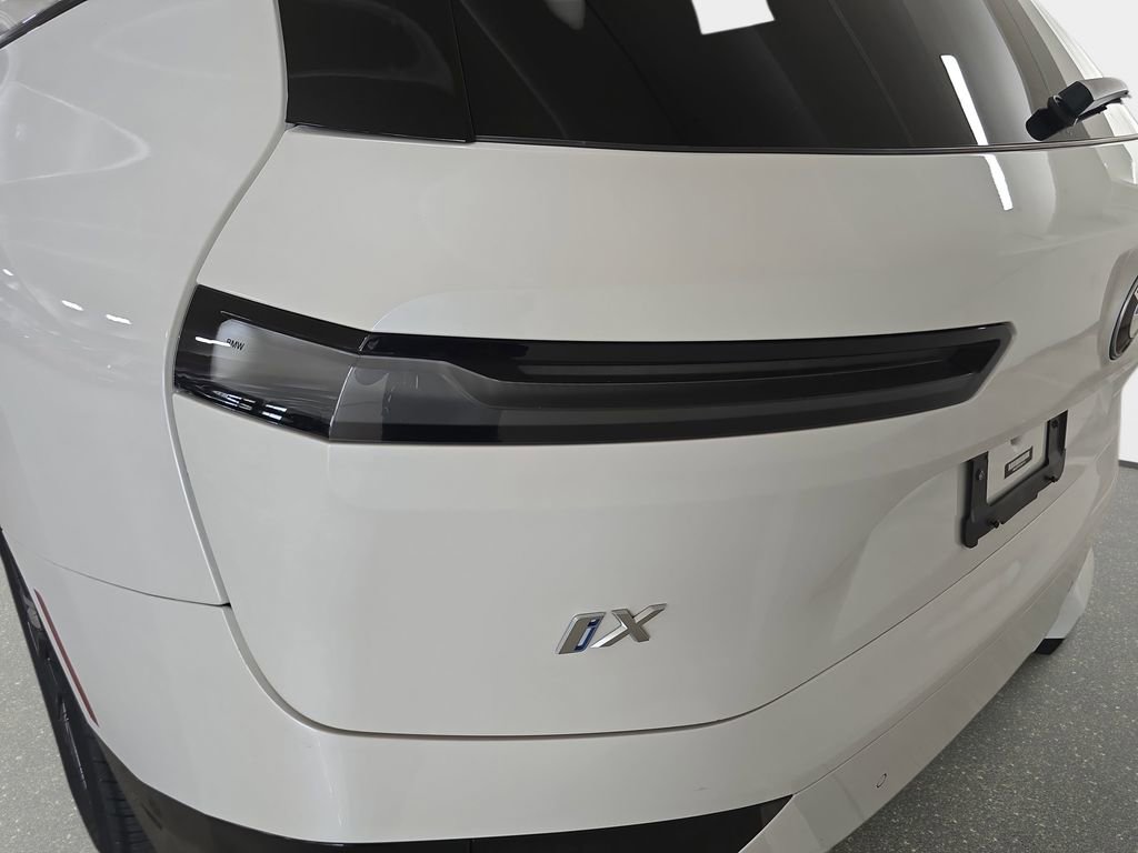 Certified 2023 BMW iX xDrive50 w/ Premium Package image 33