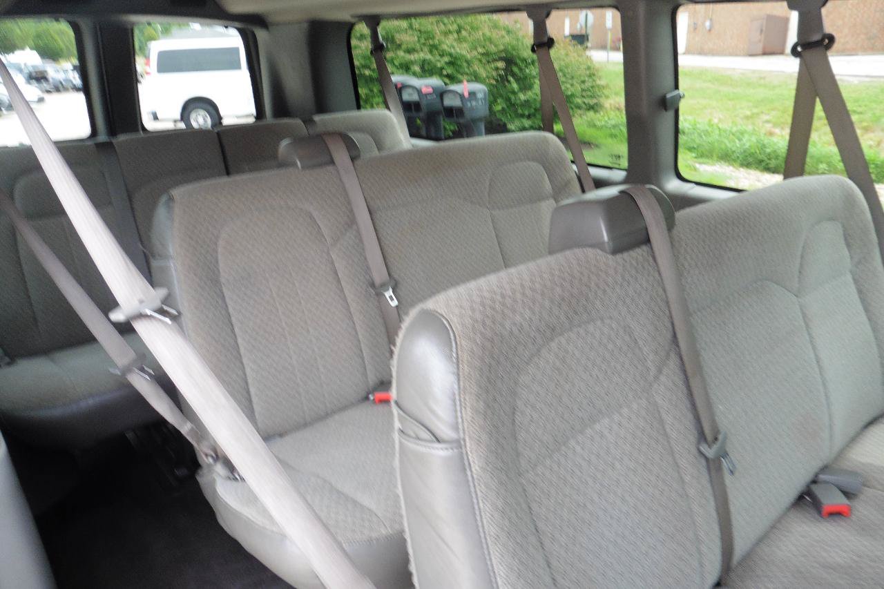 Used 2020 Chevrolet Express 3500 LT w/ LT Preferred Equipment Group RWD image 4