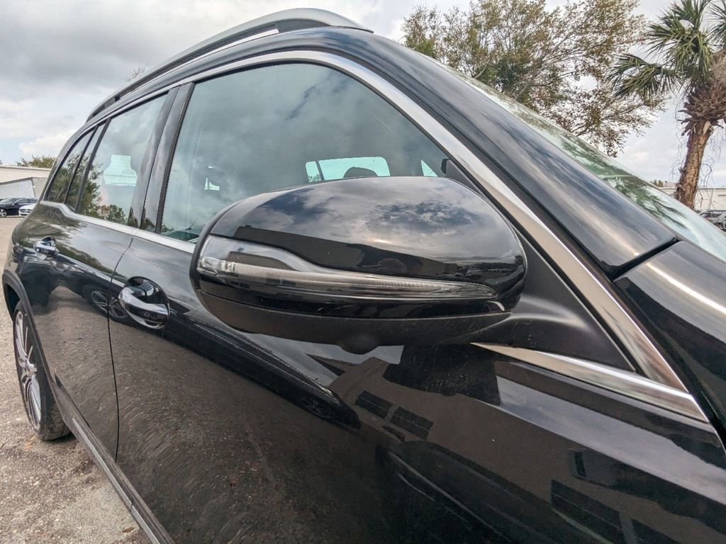 New 2024 Mercedes-Benz GLB 35 AMG 4MATIC image 9