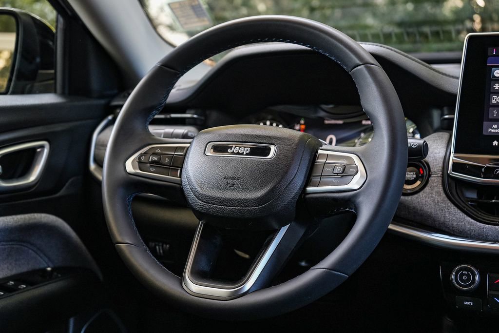 Used 2022 Jeep Compass Latitude image 15