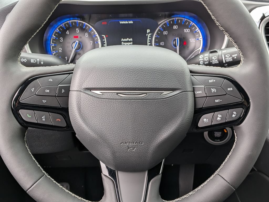 New 2027 Chrysler Pacifica Limited AWD/4WD image 18