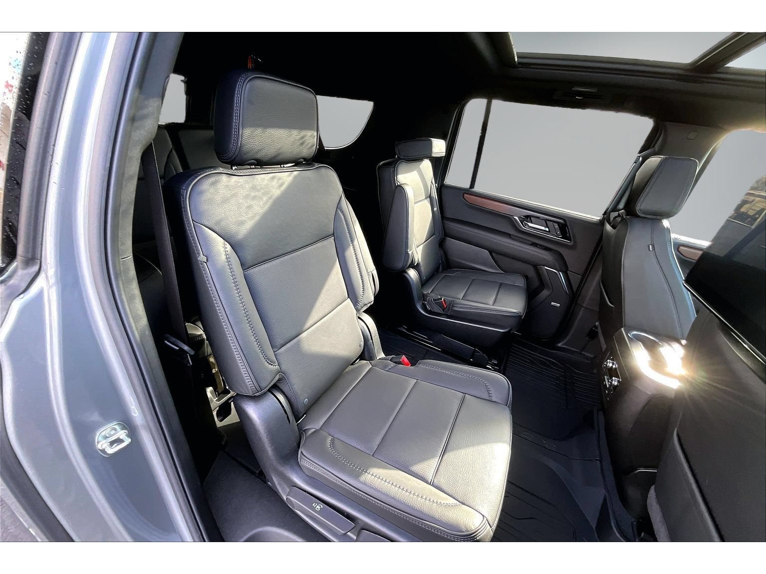 New 2026 GMC Yukon XL Denali w/ Denali Reserve Package AWD/4WD image 9