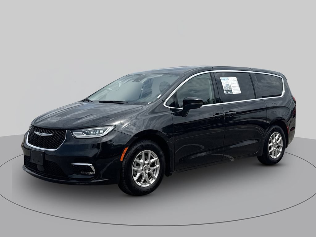 Used 2024 Chrysler Pacifica Touring-L FWD image 7
