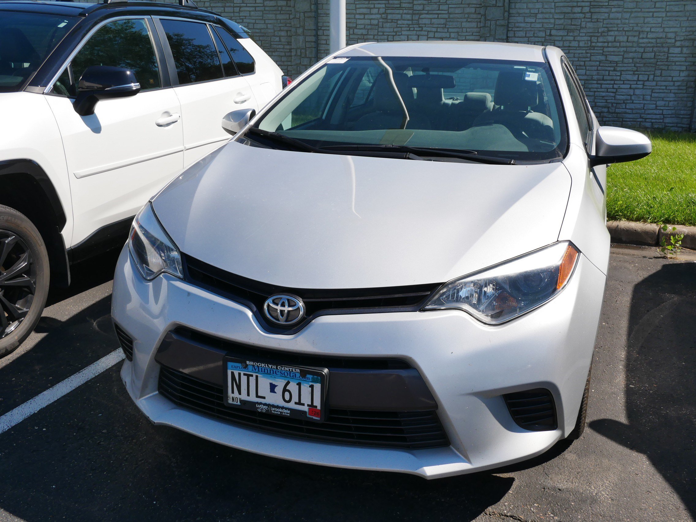 Used 2015 Toyota Corolla LE FWD image 2