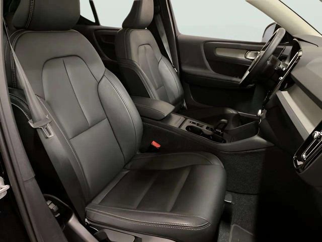 Used 2025 Volvo XC40 B5 Core image 67