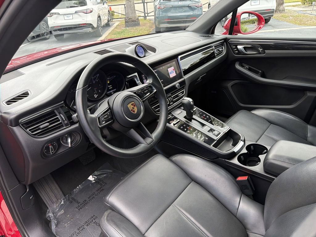 Used 2022 Porsche Macan w/ Premium Package Plus image 25