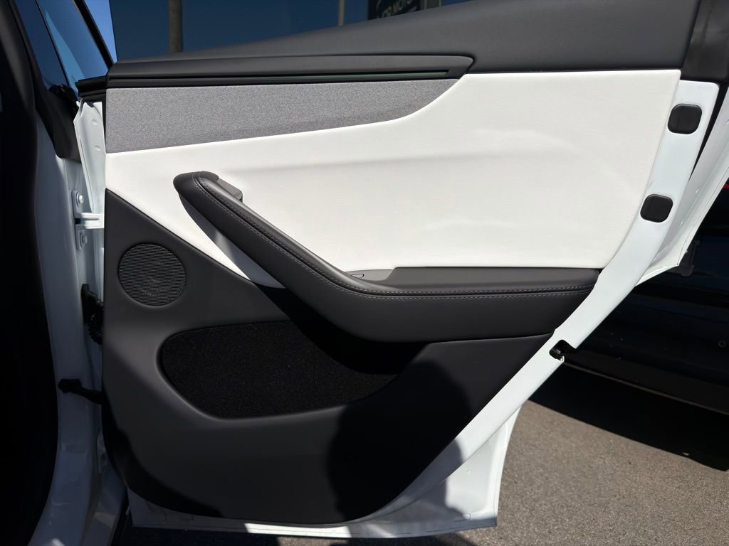 Used 2026 Tesla Model Y Long Range image 33