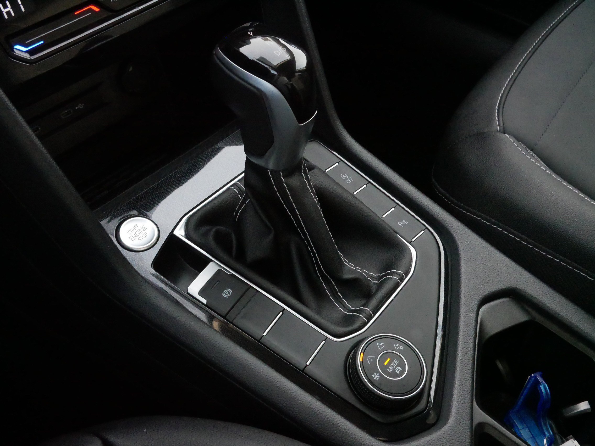 Certified 2025 Volkswagen Taos SE image 24