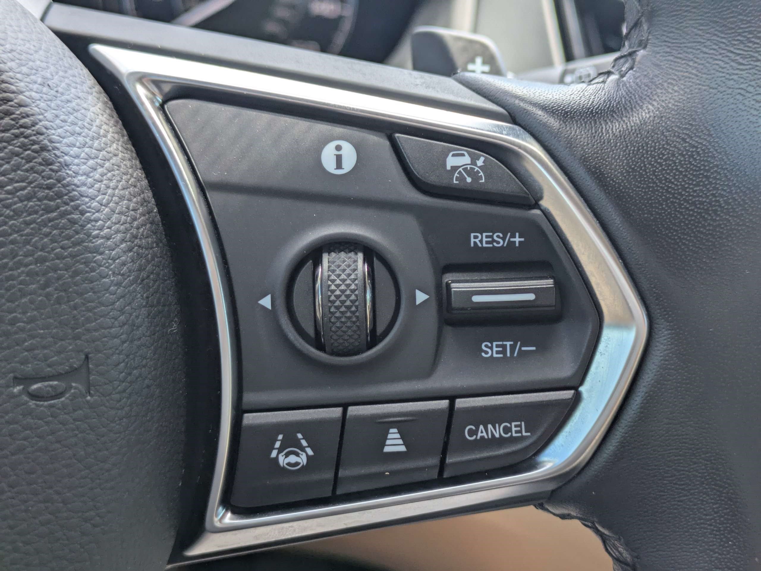 Used 2024 Acura RDX SH-AWD image 26