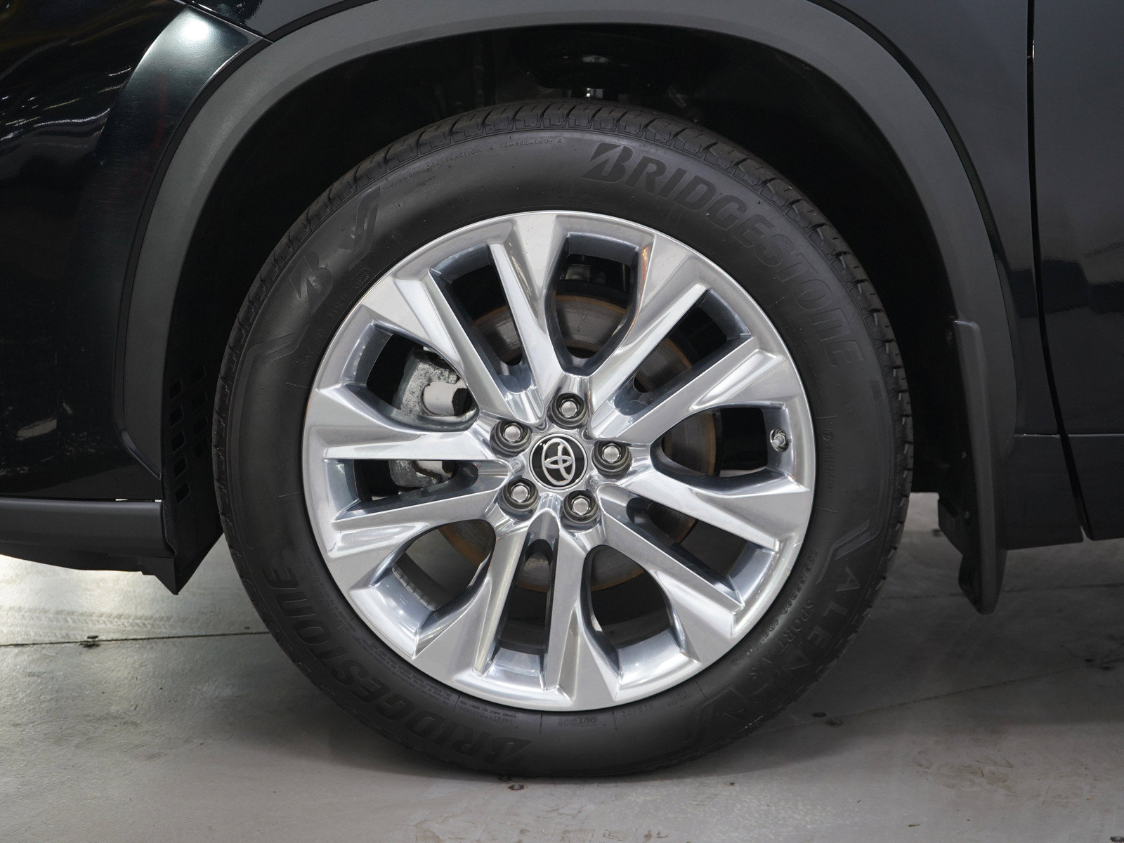 Used 2024 Toyota Highlander Limited AWD/4WD image 31