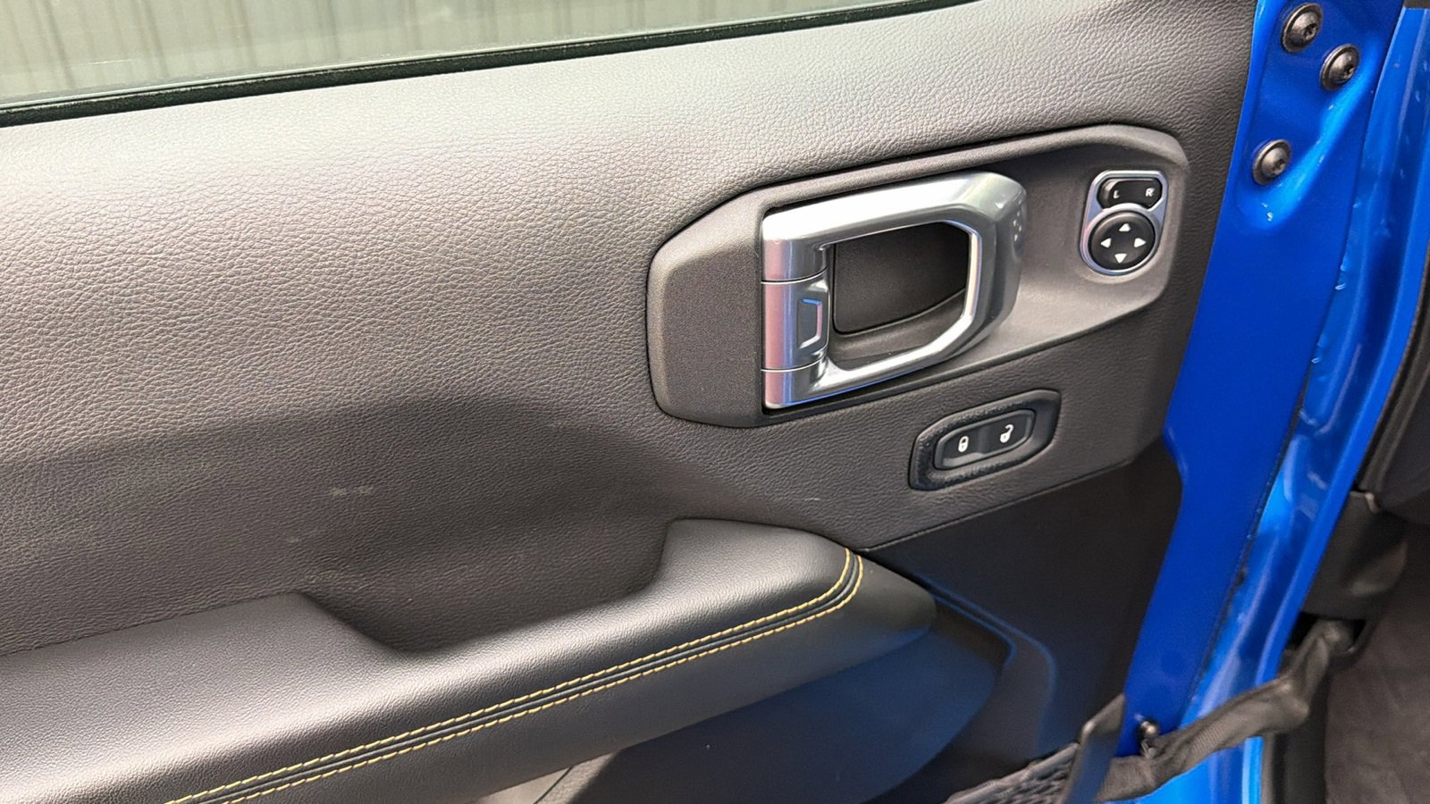 Used 2024 Jeep Wrangler Unlimited Sahara w/ Technology Group image 30