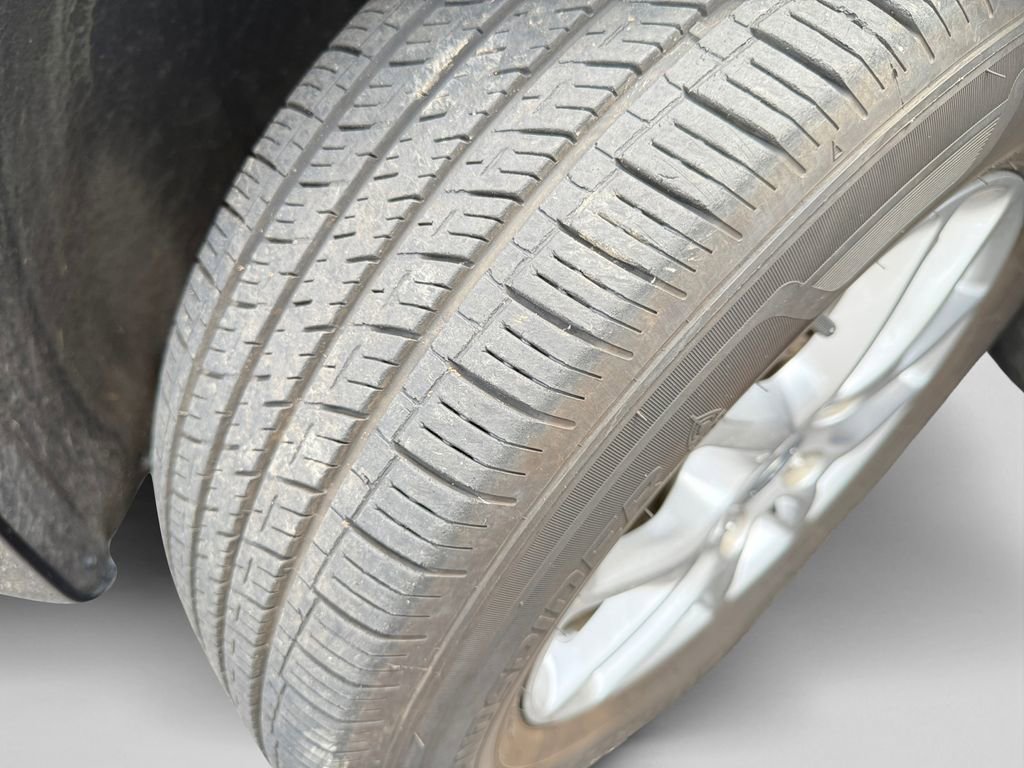 Certified 2023 Chrysler Pacifica Touring-L image 19