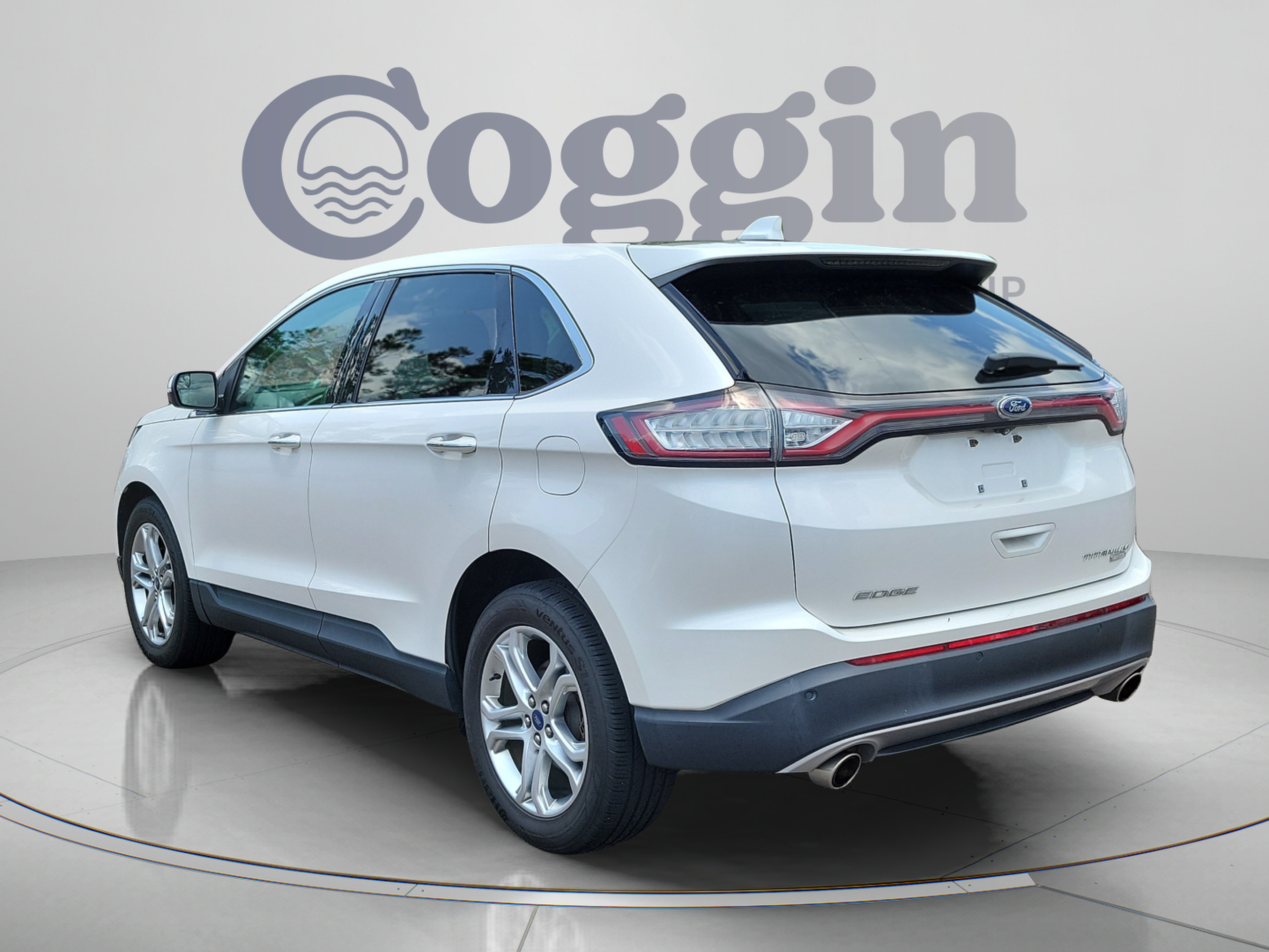 Used 2018 Ford Edge Titanium FWD image 3