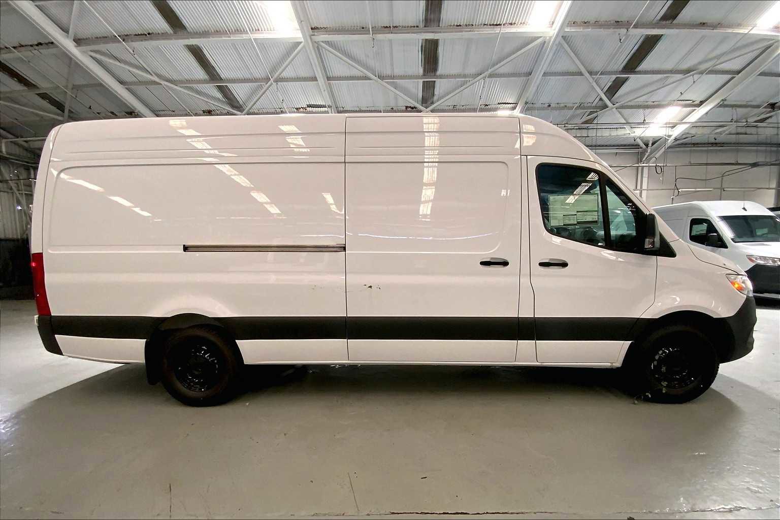 Used 2024 Mercedes-Benz Sprinter 2500 image 6