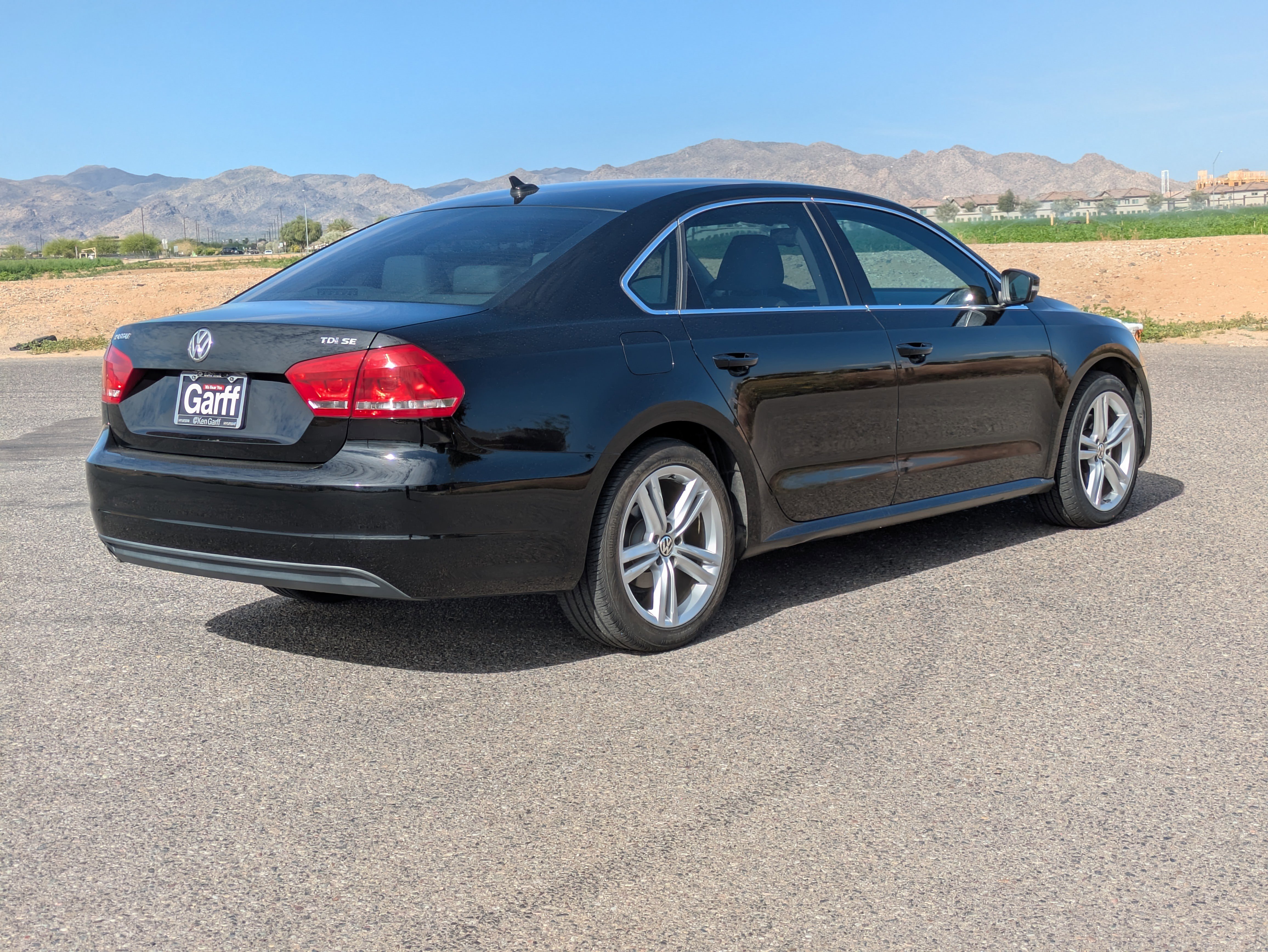 Used 2014 Volkswagen Passat TDI SE image 3