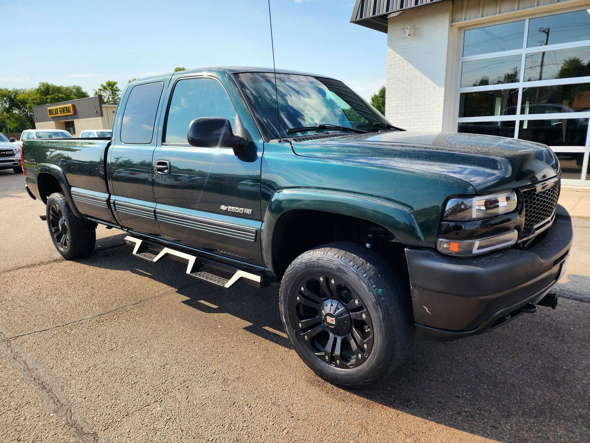 Used 2001 Chevrolet Silverado 2500 LS w/ Off-Road Skid Plate Pkg image 2
