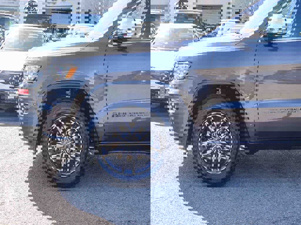 Certified 2020 Jeep Grand Cherokee Limited w/ Luxury Group II image 9