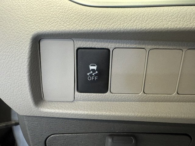 Used 2018 Toyota Sienna LE w/ Carpet Mat Package FWD image 21