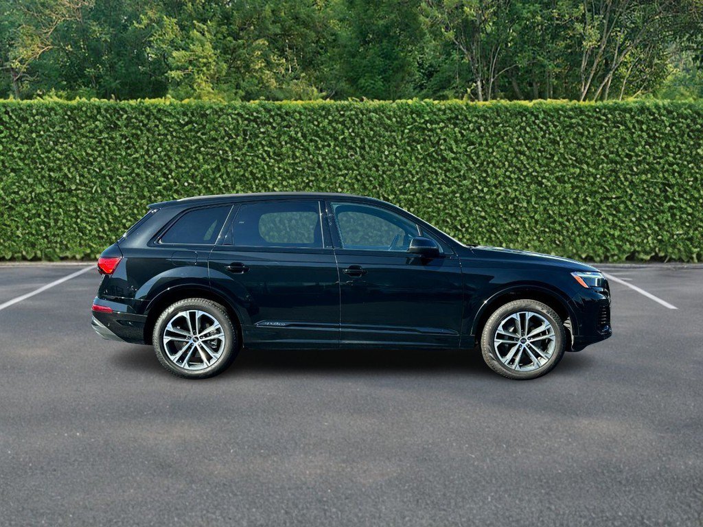 Used 2026 Audi Q7 3.0T Premium w/ Convenience Plus Package AWD/4WD image 2