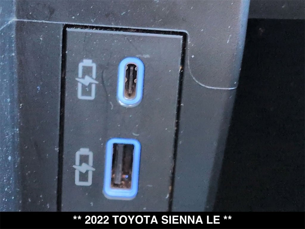 Used 2022 Toyota Sienna LE image 9