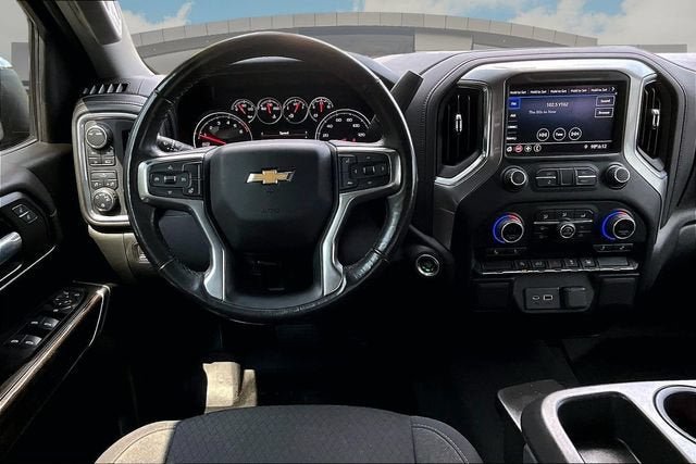 Used 2022 Chevrolet Silverado 1500 LT AWD/4WD image 5