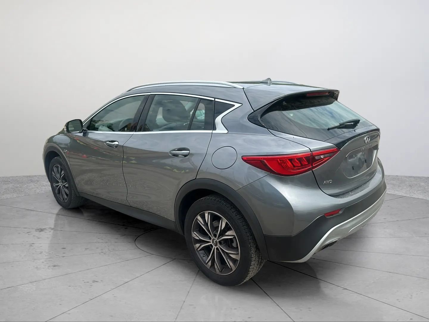 Used 2018 INFINITI QX30 Premium w/ Cargo Package AWD/4WD image 5
