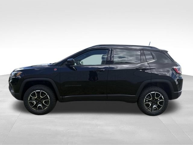 New 2026 Jeep Compass Trailhawk w/ Trailer Tow Group AWD/4WD image 12